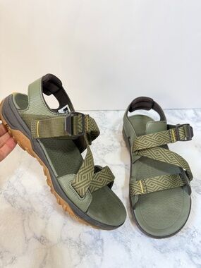 KURU CURRENT Men’s 10 Outdoor Hiking Trail Sandals Olive Green Yellow water